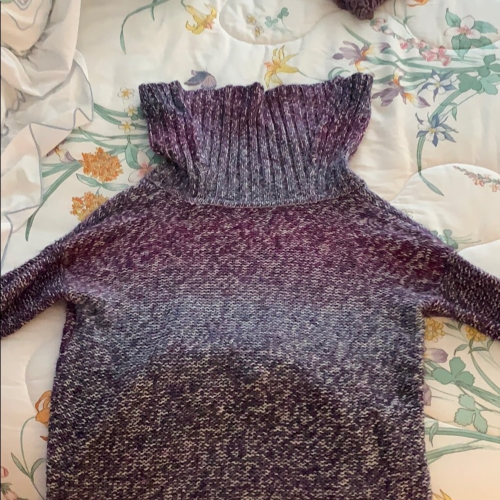 American eagle turtleneck sweater